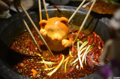 重慶老火鍋底料批發(fā)，吃火鍋的時候應(yīng)該注意哪些“點”